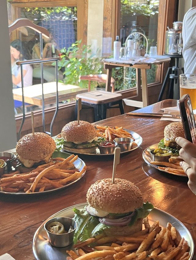 〖 ソウル･景福宮〗おしゃれ韓屋でハンバーガーランチ🍔♥