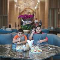 KID'S FRIENDLY AXIS LOUNGE @DOUBLETREE