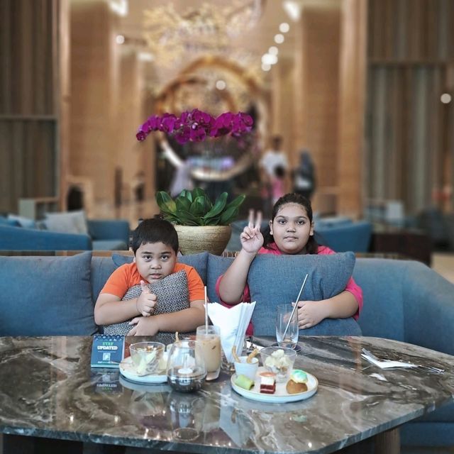 KID'S FRIENDLY AXIS LOUNGE @DOUBLETREE