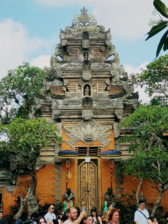 Be a king 🤴 & queen 👸 in Ubud Palace 