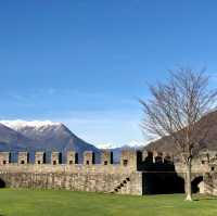 Bellinzona's Grand Castle: Timeless Majesty