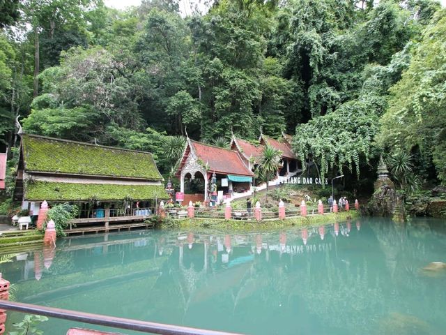 วัดถ้ำเชียงดาว วัดที่ห้ามพลาดเมื่อมาถึงเชียงดาว