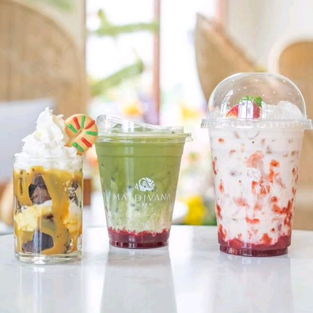 คาเฟ่น่ารักจันทบุรี Maldivana Cafe 🍰 ตรีมคริสมาส