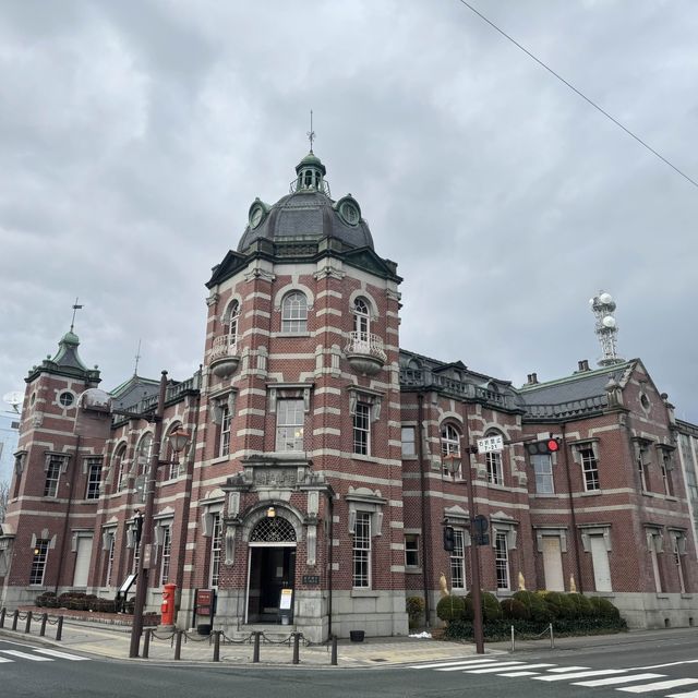 盛岡市復古的岩手銀行紅磚館
