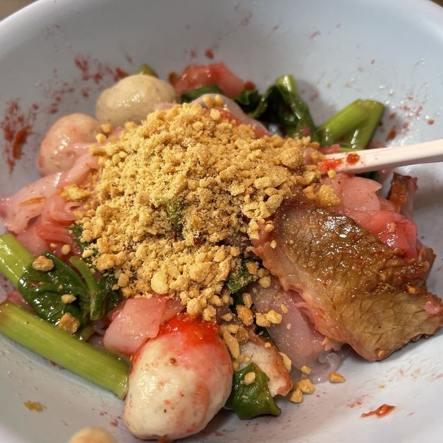 ทานบะหมี่ รับปีมังกร ที่ตลาดน้อย