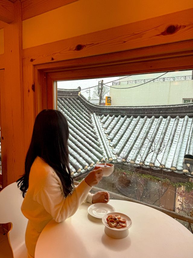 눈 오는 날 한옥카페에서 힐링할 사람 다 모여❄️🩵