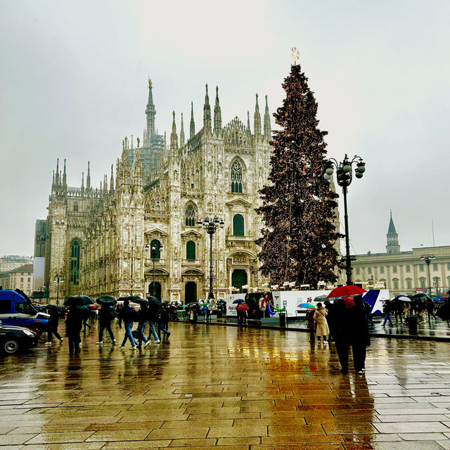 The heart beats of central of Milano 🥰