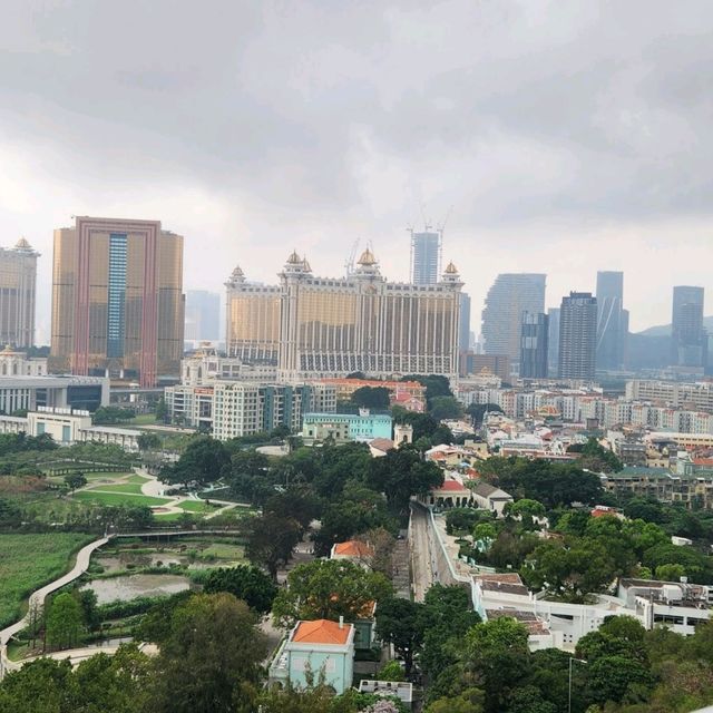 官也街+大潭山斜行升降機(買手信+高處遠眺整個澳門景色)