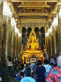 ไหว้พระพุทธชินราช  เมืองพิษณุโลก