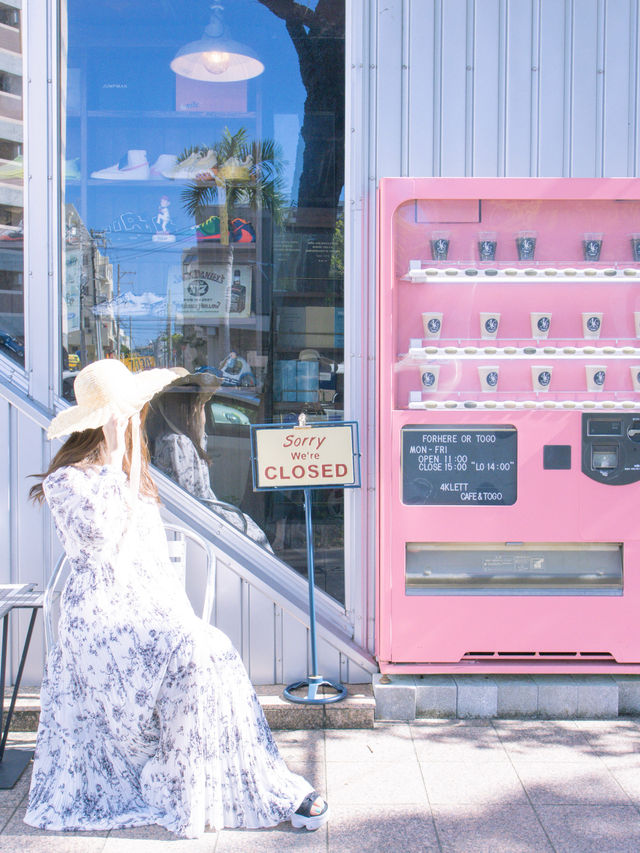 【沖縄】ドアがまさかの⁉️可愛いおしゃれカフェ