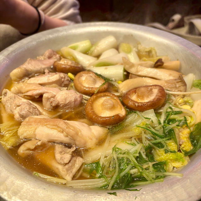 【大阪・本町】地鶏を炭焼きや鍋で楽しめる「ヤキトリバティ」