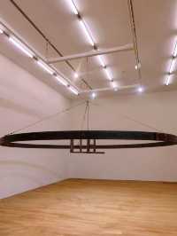 大館當代美術館的「布魯斯・瑙曼」（Bruce Nauman）