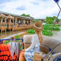 คาเฟ่ลับริมน้ำที่ต้องนั่งเรือเข้าไปเท่านั้น