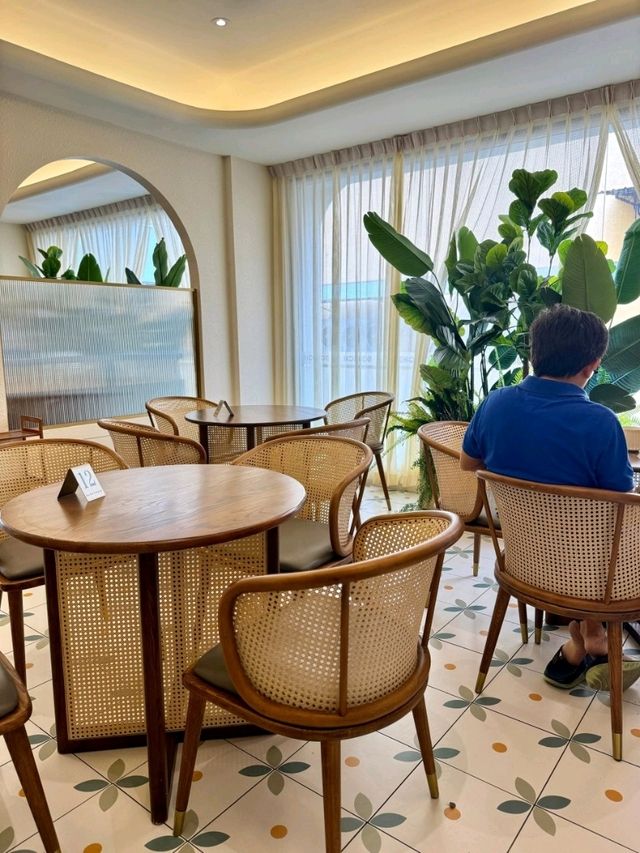 Aesthetic Cafe