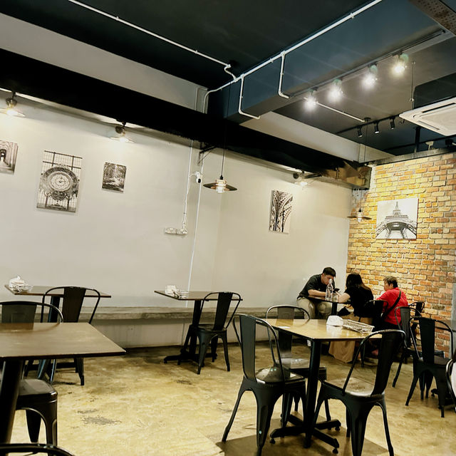 A Delightful Lunch Experience at YOLO Coffee