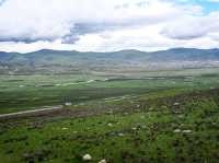 Litang Grassland: A Vast Expanse of Serene Beauty