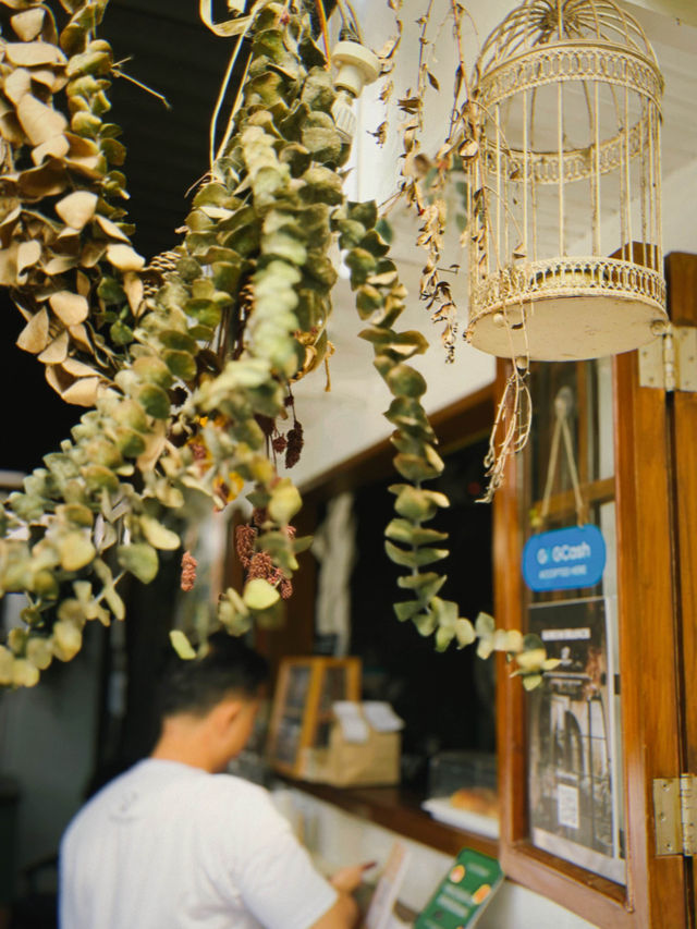 Lost in the art and aroma at Bowerbird Coffee 🎨☕️
