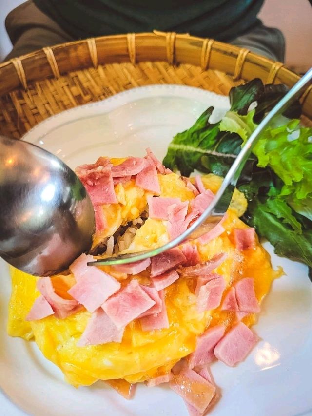 คาเฟ่บรรยากาศดี พร้อมที่พัก @อัมพวา 
