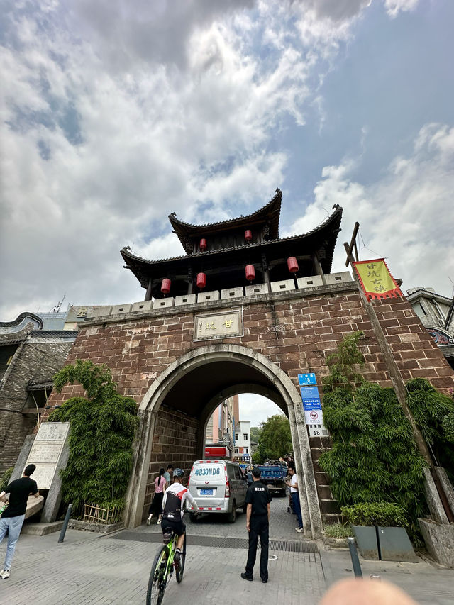 Shenzhen’s Ultimate Exploration: From Bustling Streets to Scenic Promenades