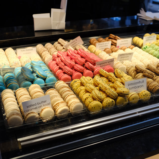 독특한 실내 장식이 인상적인 멜버른 수제 디저트카페 - Zumbo Patisserie South Yarra