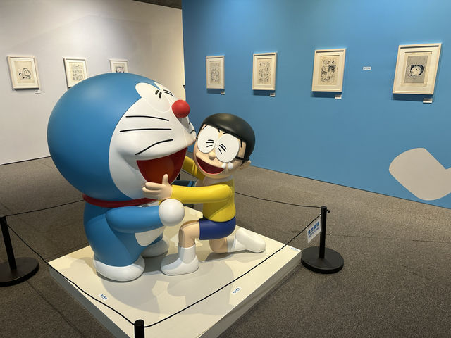 ‼️展覽只到8月18號‼️「100%多啦A夢 & Friends」巡迴特展的室內收費區 ：找回童年回憶，絕對不容錯過‼️