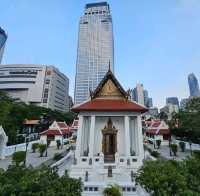 วัดปทุมวนารามราชวรวิหาร วัดกลางใจเมือง