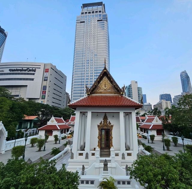 วัดปทุมวนารามราชวรวิหาร วัดกลางใจเมือง