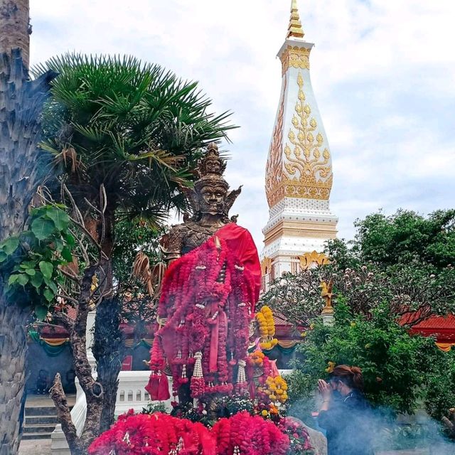 พระธาตุพนมฯ วัดดังนครพนม