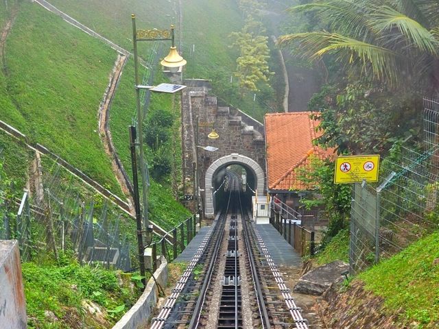Penang Hill: ยอดเขากับวิวที่งดงามของปีนัง ⛰️