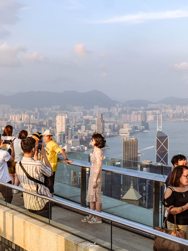 จุดชมวิวฮ่องกงหลักล้าน บนยอดเขา Victoria Peak
