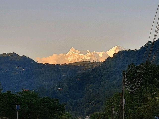 「博卡拉費瓦湖畔街道雪山🏔️魚尾峰美景，見到就會好運降臨」