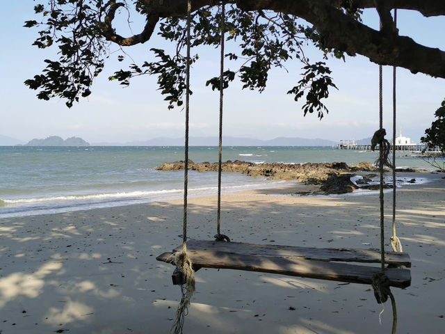 อ่าวใหญ่ เกาะพยาม (Ao Yai Koh Payam)