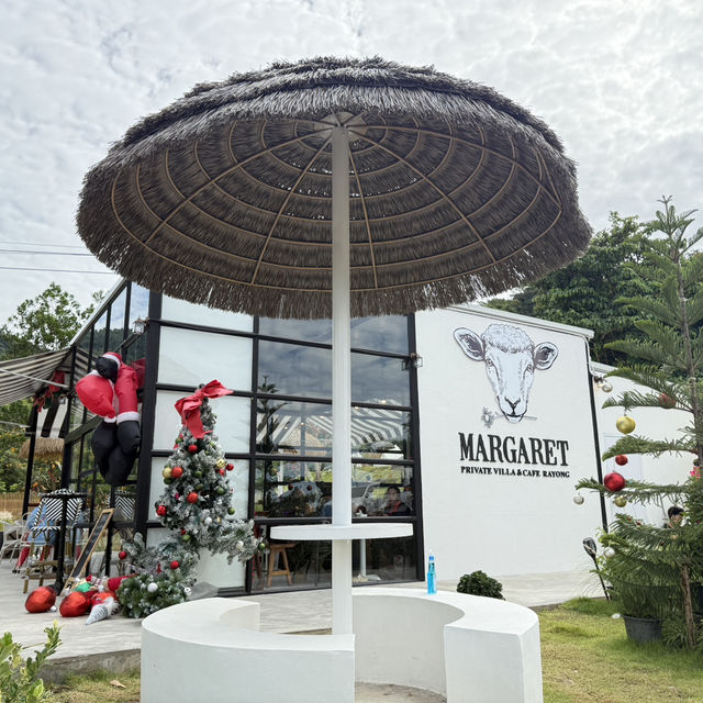 เที่ยวคาเฟ่ Theme คริสต์มาสที่ Margaret Cafe