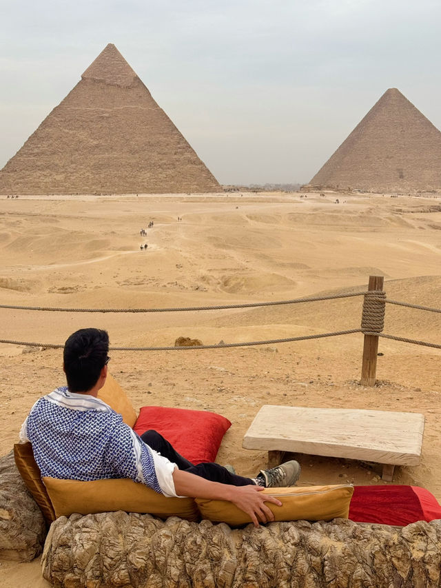 9 Pyramids Lounge 