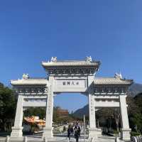 นั่งรถบัสจากสนามบินไปกระเช้า Ngong Ping 36