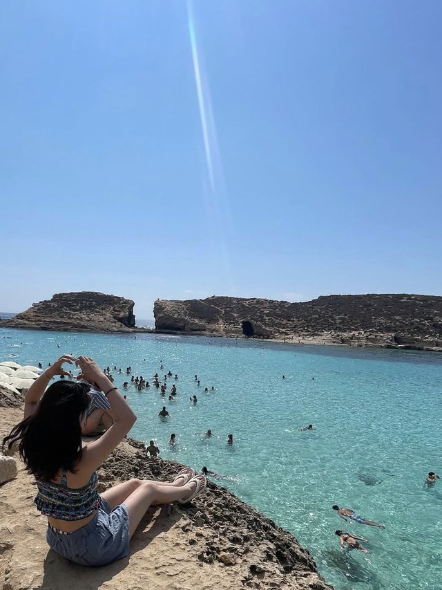 【マルタ・コミノ島】1度は行きたい!!美しすぎる透き通ったブルーの海🏖