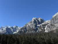 A Scenic Cable Car Ride at Yulong Snow Mountain – A Memorable Experience 🚠🏔️