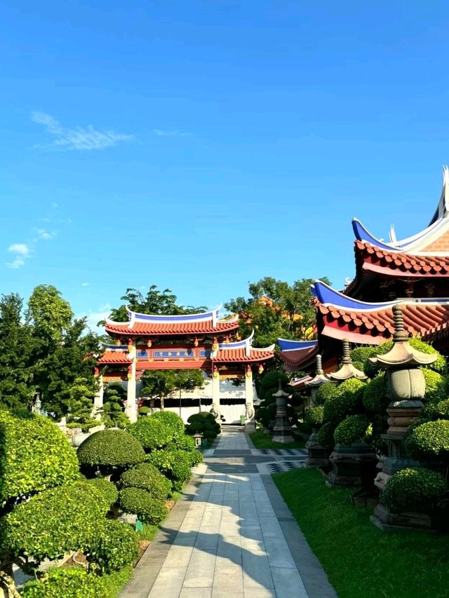 Lian Shan Shuang Lin Monastery in Singapore