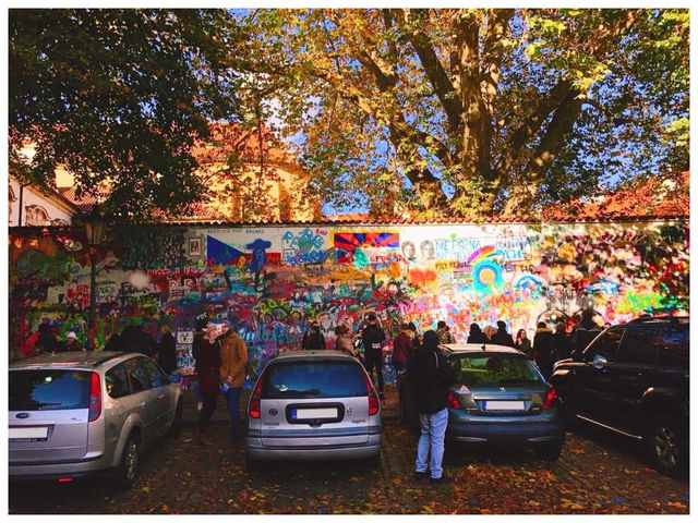 【チェコ/プラハ】歴史的名所！＊ジョンレノンの壁（Lennon Wall）＊