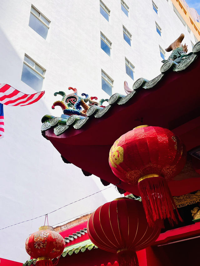 “Guan Di Temple - A Timeless Sanctuary of Strength and Devotion!”