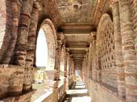 凱莉古堡（Kellie’s Castle）位於馬來西亞霹靂州怡保，是一座充滿神秘色彩的未完成城堡，擁有英國殖民時期的建築風格和各種靈異傳說。
