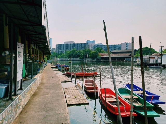 泰國曼谷市中心素坤逸區湄南河畔皇家古跡寺廟商圈商場一日遊行程，祈福非常靈驗，適合打卡拍照📸祈福
