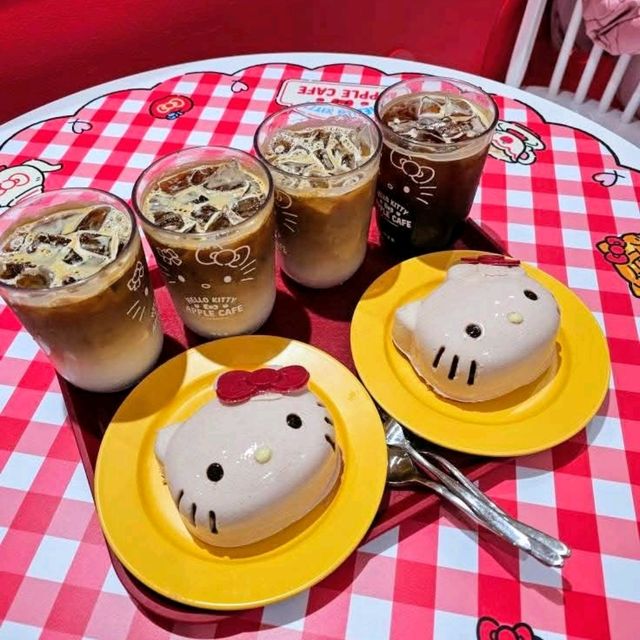 粉絲必朝聖！Hello Kitty Apple Cafe 韓國首爾明洞