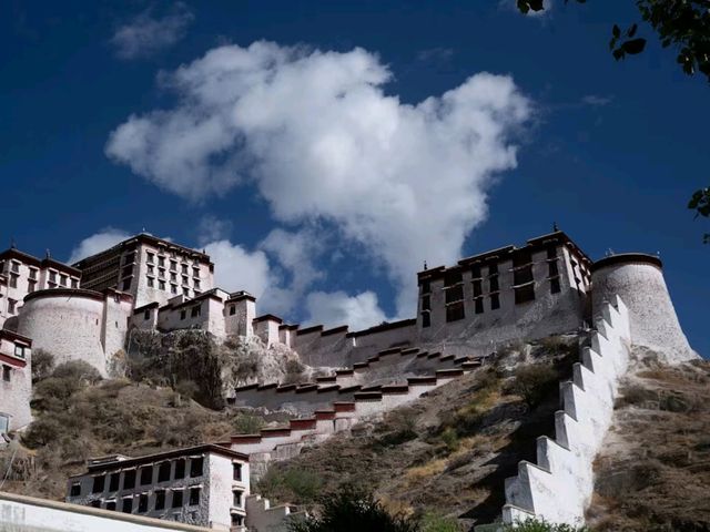Potala Palace: The Majestic Jewel of the Tibetan Highlands