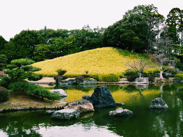 静寂と四季が彩る癒しの空間🌿⛲