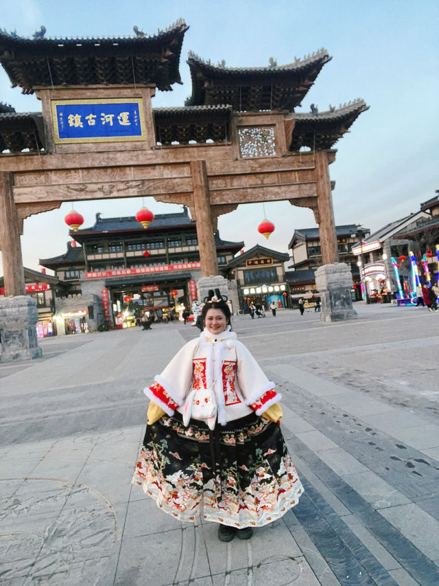 แต่งชุดฮั่นฝูที่เมืองโบราณโจวโข่ว เหอหนาน 