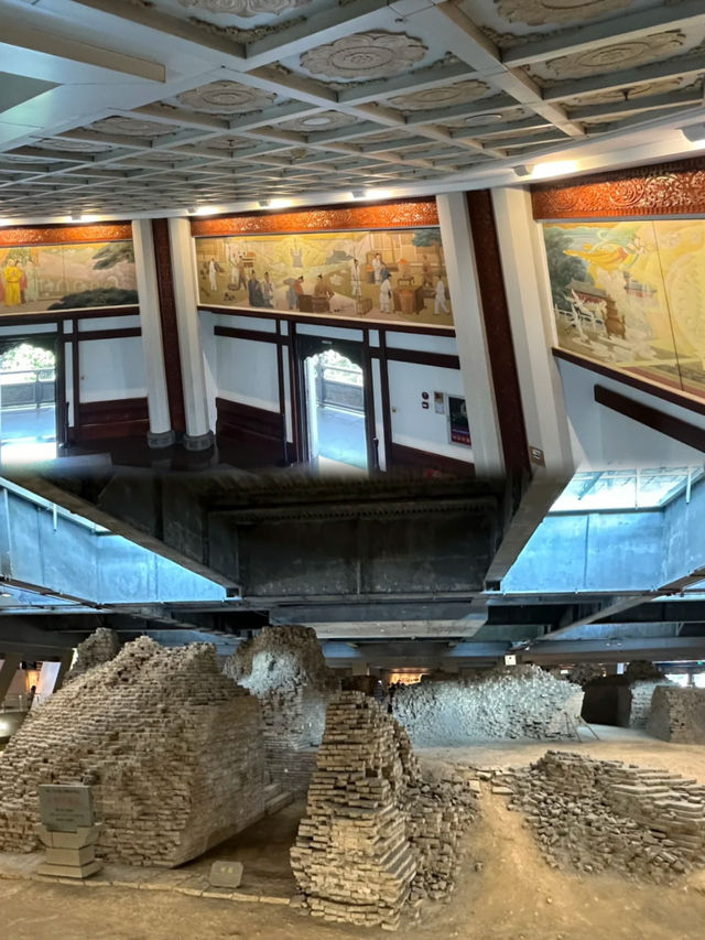 Chasing Legends: A Rain-Soaked Pilgrimage to Leifeng Pagoda