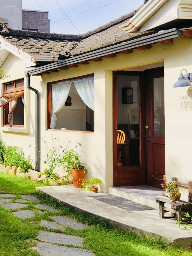 Cafe 1968: Your Relaxing April Respite in Yuseong ☕🍰🌸