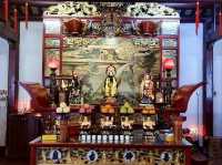 Johor Ancient Temple: Time Travel, Tiger Whispers & Legendary Laksa" 🐯🍜