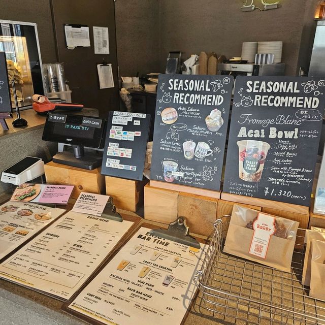[渋谷]広々としたMIYASHITA PARKの屋上カフェ[VALLEY PARK STAND]